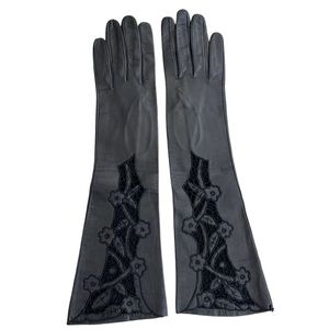 🎉HP🎉NWOT Vintage unworn Italian kid elbow length gloves with lace inserts.